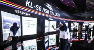 Malaysia dan Singapura bersetuju untuk menangguhkan pelaksanaan projek Kereta Api Berkelajuan Tinggi (HSR) sehingga ke suatu tempoh yang akan ditetapkan.