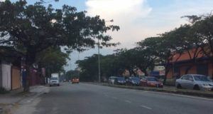 Kawasan mengundi sekitar PDM Sungai Kandis, kosong dan hambar.