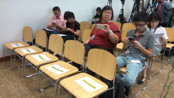 kerusi paramedik Tempat duduk khas untuk paramedik dalam majlis SPRM.