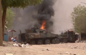 Empat orang maut dan 31 orang awam cedera parah dalam letupan bom sebuah kereta dan serangan di Mali.