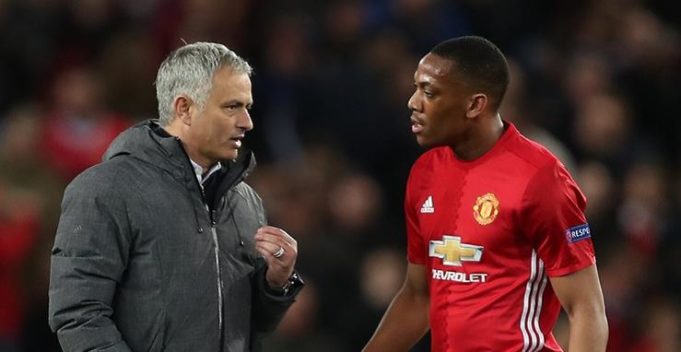 Jose Mourinho mengkritik penyerang Manchester United Anthony Martial secara terbuka kerana tidak pulang segera selepas kelahiran anak keduanya.