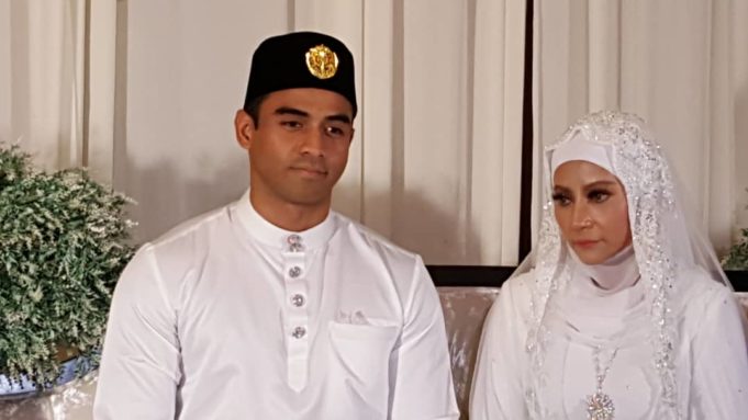 Beza umur 18 tahun bukan penghalang buat pelakon Ariff Aziz dan penerbit Datuk A.Aida bergelar suami isteri.