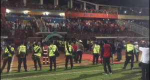 Insiden keganasan penyokong Indonesia yang tidak berpuas hati dengan kekalahan pasukan tuan rumah kepada Malaysia pada pertemuan separuh akhir saingan Piala AFF Bawah 19 Tahun di Stadium Gelora Delta Sidoarjo, malam tadi.