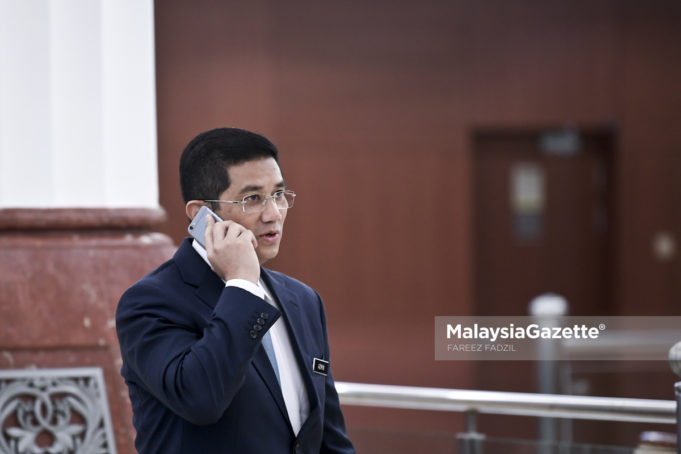 Menteri Hal Ehwal Ekonomi, Datuk Seri Azmin Ali ketika menghadiri sesi perbahasan di Dewan Rakyat, Bangunan Parlimen, Kuala Lumpur. foto FAREEZ FADZIL, 01 OGOS 2018