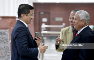 Menteri Hal Ehwal Ekonomi, Datuk Seri Azmin Ali ketika menghadiri sesi perbahasan di Dewan Rakyat, Bangunan Parlimen, Kuala Lumpur. foto FAREEZ FADZIL, 01 OGOS 2018