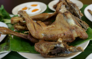 Ayam kampung dara goreng menjadi menu istimewa di Restoran Man Ayam Kampung Seri Kembangan.
