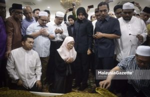 Wan Azizah Ziarah Jenazah Allahyarham Dr. Shaharuddin Badaruddin