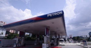Pelantikan Petron Fuel International Sdn Bhd (Petron) sebagai salah satu pembekal bahan api kenderaan kerajaan dibuat secara pentadbiran kerana ia berkaitan dengan urusan operasi.