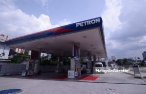 Pelantikan Petron Fuel International Sdn Bhd (Petron) sebagai salah satu pembekal bahan api kenderaan kerajaan dibuat secara pentadbiran kerana ia berkaitan dengan urusan operasi.
