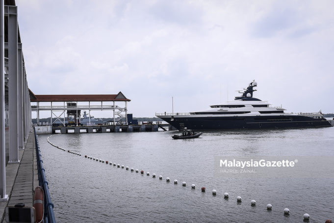 Kapal mewah ‘Equanimity’ yang dipercayai milik seorang ahli perniagaan, Jho Low tiba di Terminal Bousthead Cruise Center, Pelabuhan Klang, Selangor. foto HAZROL ZAINAL, 07 OGOS 2018.