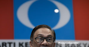 Ketua Umum Parti Keadilan Rakyat (PKR), Datuk Seri Anwar Ibrahim bercakap pada sidang media di Ibu Pejabat PKR, Petaling Jaya, Selangor. foto FAREEZ FADZIL, 09 OGOS 2018
