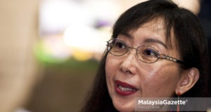 Menteri Industri Utama Teresa Kok menafikan dakwaan bahawa lawatan Tun Dr. Mahathir Mohamad ke China baru-baru ini merupakan "satu bencana diplomasi" .