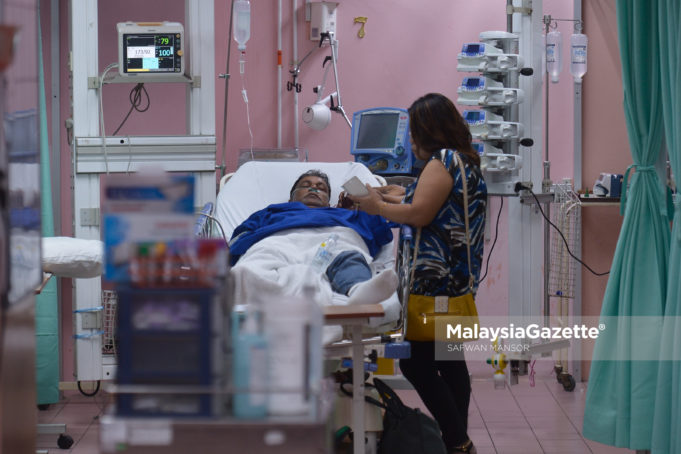Suasana di Zon Merah Unit Trauma dan Kecemasan yang menempatkan pesakit-pesakit tenat di Hospital Kuala Lumpur. foto SAFWAN MANSOR, 13 OKTOBER 2017