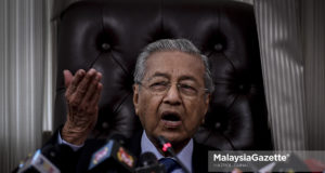 Perdana Menteri, Tun Dr. Mahathir Mohamad bercakap pada sidang media selepas mempengerusikan Mesyuarat Jawatankuasa Khas Pengurusan Pekerja Asing di Malaysia di Bangunan Parlimen, Kuala Lumpur. foto HAZROL ZAINAL, 23 JULAI 2018.