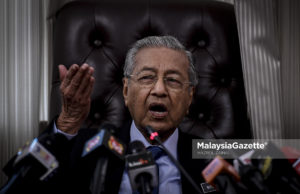 Perdana Menteri, Tun Dr. Mahathir Mohamad bercakap pada sidang media selepas mempengerusikan Mesyuarat Jawatankuasa Khas Pengurusan Pekerja Asing di Malaysia di Bangunan Parlimen, Kuala Lumpur. foto HAZROL ZAINAL, 23 JULAI 2018.