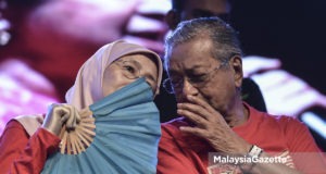 Datuk Seri Wan Azizah Wan Ismail membela Dr. Mahathir Mohamad dengan menegaskan bahawa semua menteri dibenarkan untuk melontarkan pendapat dalam mesyuarat Kabinet.