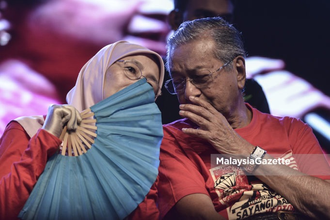 Datuk Seri Wan Azizah Wan Ismail membela Dr. Mahathir Mohamad dengan menegaskan bahawa semua menteri dibenarkan untuk melontarkan pendapat dalam mesyuarat Kabinet.