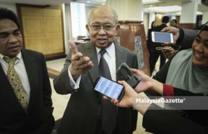 Ahli Parlimen Gua Musang, Tengku Razaleigh Hamzah bercakap kepada media pada Sidang Dewan Rakyat di Bangunan Parlimen, Kuala Lumpur. foto AFIQ RAZALI, 15 OGOS 2018.