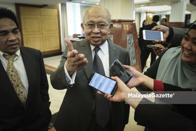 Ahli Parlimen Gua Musang, Tengku Razaleigh Hamzah bercakap kepada media pada Sidang Dewan Rakyat di Bangunan Parlimen, Kuala Lumpur. foto AFIQ RAZALI, 15 OGOS 2018.