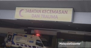 Suasana di hadapan wad kecemasan di mana pelatih Pusat Latihan Polis (PULAPOL) dirawat akibat diserang strok haba di Hospital Tengku Ampuan Rahimah (HTAR), Klang, Selangor. foto AFIQ RAZALI, 17 OGOS 2018.