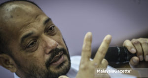 Pengarah Kajian Consent Malaysia, Hata Wahari bercakap pada sidang media selepas selesai membentangkan kajian sara hidup dan kelangsungan hidup 100 hari di bawah Pakatan Harapan bertempat di Hotel Maluri, Taman Maluri, Cheras, Kuala Lumpur. foto AFFAN FAUZI, 17 OGOS 2018.