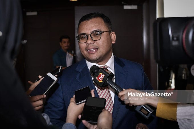 Menteri Besar Selangor, Amirudin Shari bercakap kepada media selepas Majlis Perbincangan Meja Bulat Belanjawan 2019 - 