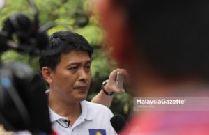 Calon MCA N.27 Balakong, Tan Chee Teong bercakap kepada media berkenaan punca masalah tertinggi kes denggi di Taman Seri Cheras, Selangor. foto MIRZA HASIM, 23 OGOS 2018