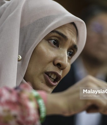Nurul Izzah digelar Puteri Reformasi oleh pejuang Anwar Ibrahim.