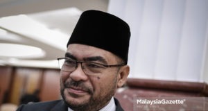 Menteri di Jabatan Perdana Menteri, Datuk Dr Mujahid Yusuf Rawa menafikan telah mengeluarkan arahan perpindahan pendakwah, Zamihan Mat Zin dari Kementerian Dalam Negeri (KDN) ke Jabatan Kemajuan Islam Malaysia (Jakim).