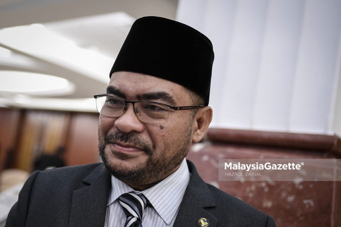 Menteri di Jabatan Perdana Menteri, Datuk Dr Mujahid Yusuf Rawa menafikan telah mengeluarkan arahan perpindahan pendakwah, Zamihan Mat Zin dari Kementerian Dalam Negeri (KDN) ke Jabatan Kemajuan Islam Malaysia (Jakim).