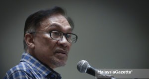 Ketua Umum Parti Keadilan Rakyat (PKR), Datuk Seri Anwar Ibrahim berucap pada majlis Pelancaran Buku Anwar Return The Final Twist di Hilton Hotel, Kuala Lumpur. foto SYAFIQ AMBAK, 26 OGOS 2018