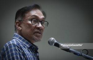 Ketua Umum Parti Keadilan Rakyat (PKR), Datuk Seri Anwar Ibrahim berucap pada majlis Pelancaran Buku Anwar Return The Final Twist di Hilton Hotel, Kuala Lumpur. foto SYAFIQ AMBAK, 26 OGOS 2018