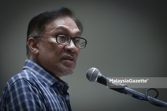 MGF26082018_PELANCARAN BUKU ANWAR07