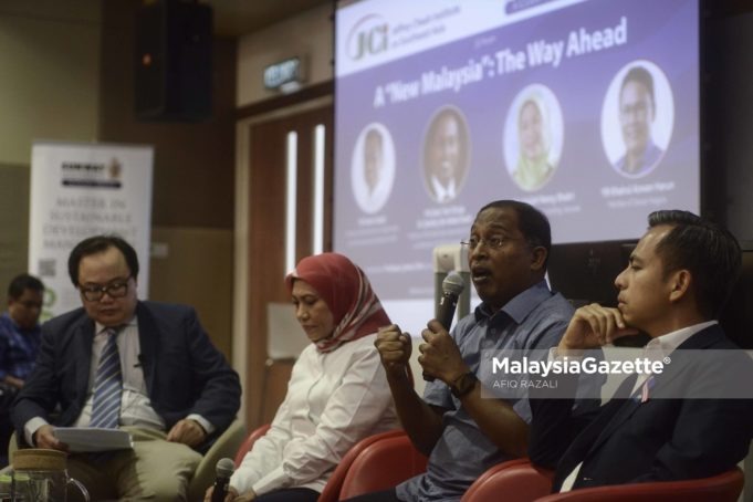 MGF29082018_FORUMANEWMALAYSIA_08 Ahli Majlis Tertinggi UMNO, Datuk Seri Dr. Zambry Abdul Kadir bercakap pada forum ' A New Malaysia : The Way Ahead ' di Universiti Sunway, Petaling Jaya, Selangor. foto AFIQ RAZALI, 29 OGOS 2018.