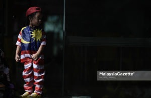 Fesyen – Baju Guna Jalur Gemilang