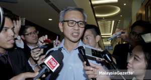 Ahli Parlimen Damansara merangkap Setiausaha Politik Menteri Kewangan, Tony Pua hari ini mendakwa ‘orang atasan’ MMC-Gamuda sengaja mencari simpati rakyat dengan 'menjual' kisah nasib 20,000 pekerja bagi menutup pekung sendiri.