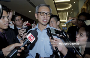 Ahli Parlimen Damansara merangkap Setiausaha Politik Menteri Kewangan, Tony Pua hari ini mendakwa ‘orang atasan’ MMC-Gamuda sengaja mencari simpati rakyat dengan 'menjual' kisah nasib 20,000 pekerja bagi menutup pekung sendiri.