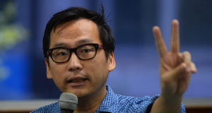 Eric Paulsen didakwa menerbitkan penerbitan menghasut berhubung dakwaan bahawa Jabatan Kemajuan Islam Malaysia (Jakim) menggalakkan ekstremisme setiap Jumaat,  di dalam Twitter miliknya.