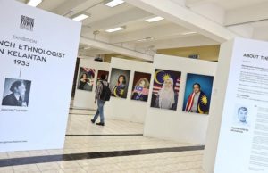 Marina gesa penganjur turunkan potretnya