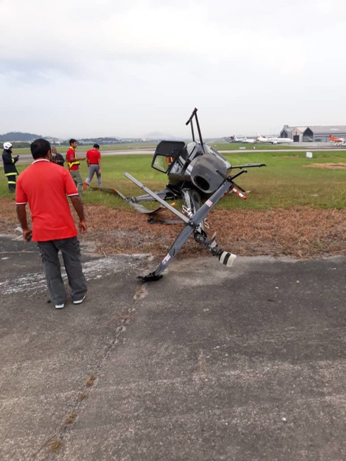 Keadaan helikopter jenis Robinson R-66 terhempas di Lapangan Terbang Sultan Abdul Aziz Shah (LTSAAS), di Subang, awal pagi tadi.