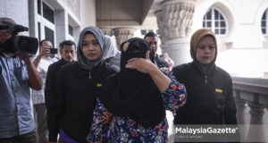 Bekas Ketua Pengarah Organisasi Perisikan Luar Malaysia (MEIO), Datuk Hasanah Abdul Hamid diiringi pegawai SPRM keluar dari mahkamah selepas tamat tahanan reman berhubung kes salah guna dana PRU14 di Mahkamah Majistret Putrajaya, Putrajaya. foto SYAFIQ AMBAK, 03 SEPTEMBER 2018.