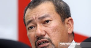 Pengerusi Felda Global Ventures (FGV) Holding Berhad, Datuk Wira Azhar Abdul Hamid bercakap pada sidang media khas berkenaan FGV Holding Berhad di Akademi FGV, Menara Chulan, Kuala Lumpur. foto MIRZA HASIM 3 SEPTEMBER 2018.