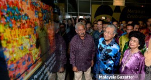 Perdana Menteri, Tun Dr. Mahathir Mohamad dan isteri Tun Siti Hasmah Mohamad Ali diiringi Ketua Pengarah Balai Seni Negara, Profesor Datuk Dr. Mohamed Najib Ahmad Dawa (kiri) meluangkan masa melawat ruang pameran pada Majlis Sambutan Ulangtahun ke-60 Balai Seni Negara di Balai Seni Negara, Kuala Lumpur. foto IQBAL BASRI, 04 SEPTEMBER 2018