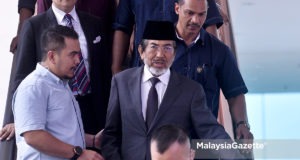 Bekas Ketua Menteri Sabah, Tan Sri Musa Aman (tengah) ketika keluar selepas mengangkat sumpah sebagai Anggota Dewan Undangan Negeri (ADUN) Sungai Sibuga di Bangunan Dewan Undangan Negeri Sabah, Kota Kinabalu, Sabah. foto MALAYSIA GAZETTE, 05 SEPTEMBER 2018