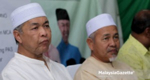 Presiden UMNO, Datuk Seri Dr. Ahmad Zahid Hamidi (kiri) dan Timbalan Presiden Pas, Datuk Tuan Ibrahim Tuan Man (kanan) hadir pada Ceramah Mega N32 Seri Setia di Padang PJS 8/9, Petaling jaya, Selangor. foto MIRZA HASIM, 6 SEPTEMBER 2018