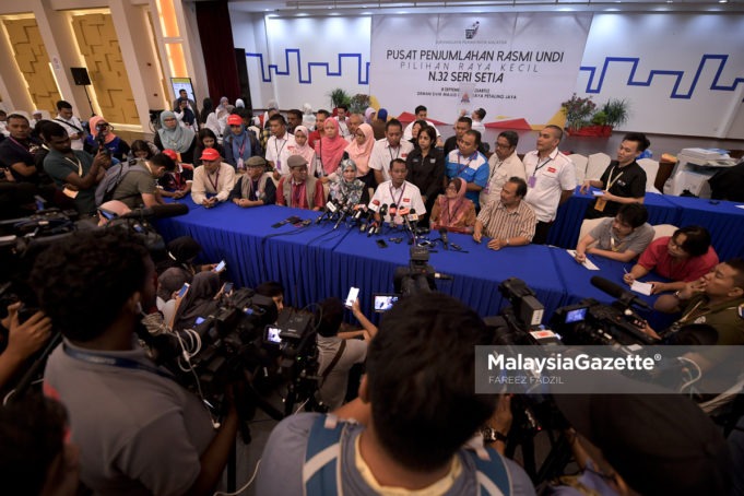 MGF08092018_HARI MENGUNDI SERI SETIA_38 Calon Pakatan Harapan (PH), Halimey Abu Bakar bercakap kepada media selepas diumumkan sebagai pemenang Pilihan Raya Kecil (PRK) N.32 DUN Seri Setia di Pusat Penjumlahan Rasmi Undi di Dewan Sivik MBPJ, Petaling Jaya, Selangor. foto FAREEZ FADZIL, 08 SEPTEMBER 2018
