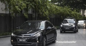 Kenderaan yang dipercayai membawa pasukan pegawai SPRM bagi mendapatkan kenyataan Pengerusi Majlis Penasihat Kerajaan (CEP), Tun Daim Zainuddin mengenai transaksi luar biasa tanah di sekitar kawasan Kuala Lumpur semasa pemerintahan kerajaan Barisan Nasional (BN) di Menara Ilham, Kuala Lumpur. foto AFFAN FAUZI, 12 SEPTEMBER 2018