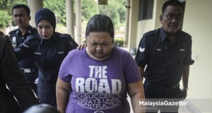Pengasuh wanita berusia 39 tahun yang direman 14 hari membantu siasatan kematian bayi, Adam Rayqal Mohd Sufi yang berusia 5 bulan 3 Julai lalu dibawa ke Mahkamah Sesyen Selayang untuk pendakwaan. foto AFFAN FAUZI, 13 JULAI 2018