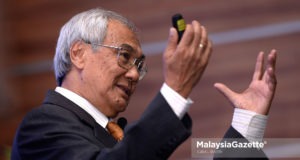 Bekas Ketua Hakim Negara, Tun Zaki Tun Azmi berucap pada Seminar On Government Insight Series 2018 bertajuk Pengasingan Kuasa Dimana Garisan Neutraliti Penjawat Awam di Auditorium Intan Bukit Kiara, Kuala Lumpur. foto IQBAL BASRI, 14 SEPTEMBER 2018