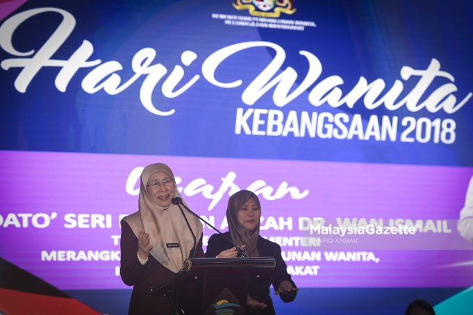 Timbalan Perdana Menteri, Datuk Seri Dr. Wan Azizah Wan Ismail berucap pada program Hari Wanita Kebangsaan 2018 di Pusat Konvensyen Antarabangsa Putrajaya (PICC), Putrajaya. foto SYAFIQ AMBAK, 19 SEPTEMBER 2018.
